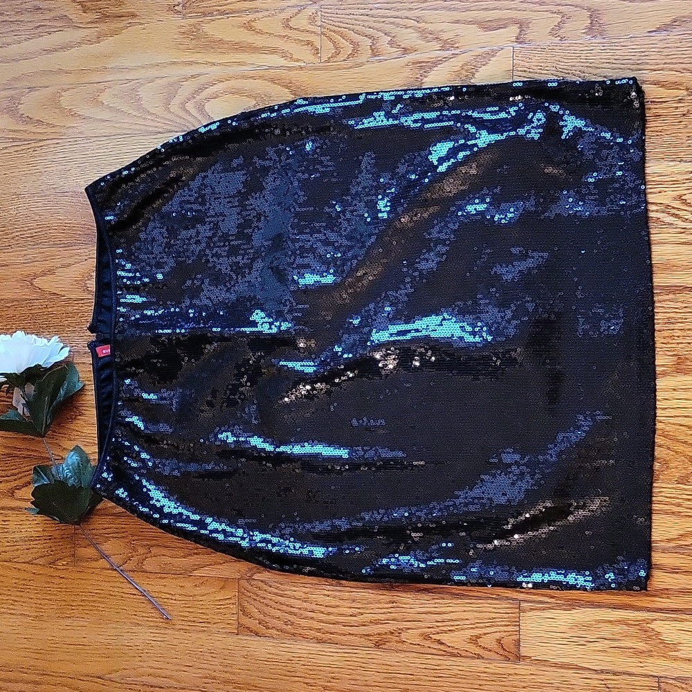 Ruby Ribbon EUC women's sparkling black sequin skirt size M.